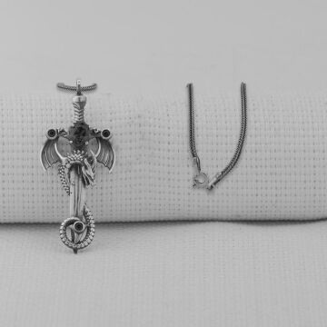 Ejderha Şovalye Kılıcı Tasarımlı Siyah Zirkon Taşlı 925 Ayar Gümüş Kolye