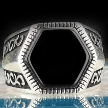 Altı Gen Tasarımlı Siyah Oniks Taşlı 925 Ayar Gümüş Yüzük