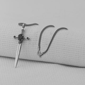 Şovalye Kılıcı Siyah Zirkon Taşlı 925 Ayar Gümüş Kolye