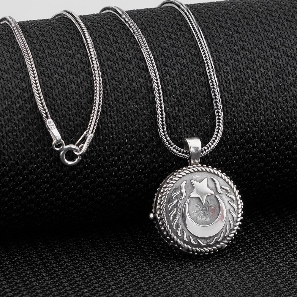 Çift Taraflı Ay Yıldız Tasarımlı Açılabilir 925 Ayar Gümüş Cevşen Kolye