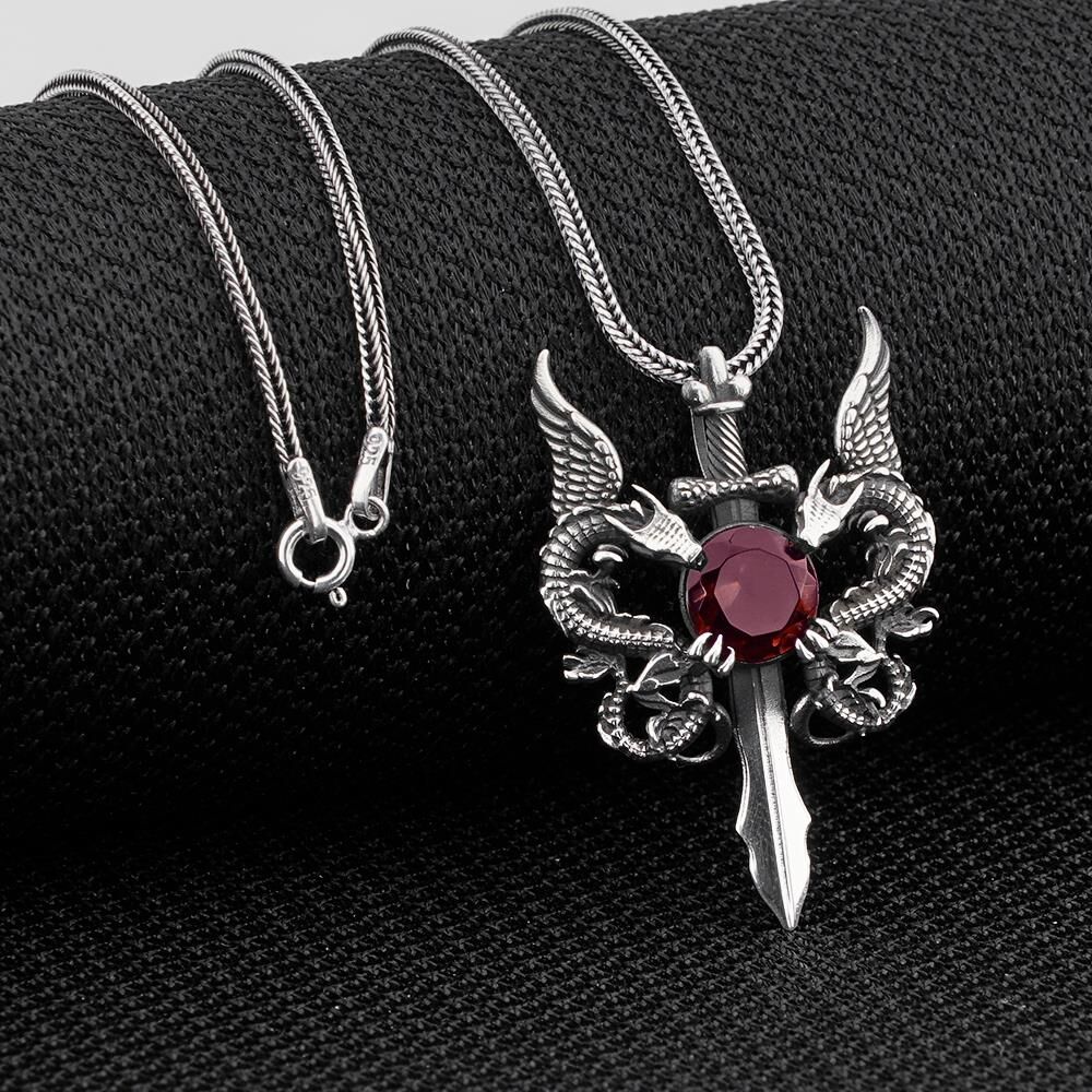 Çift Ejderha Tasarımlı Hançer Detaylı Kırmızı Zirkon Taşlı 925 Ayar Gümüş Kolye