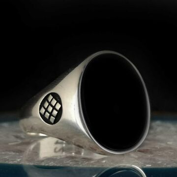 Şık Tasarımlı Oval Siyah Oniks Taşlı 925 Ayar Gümüş Yüzük