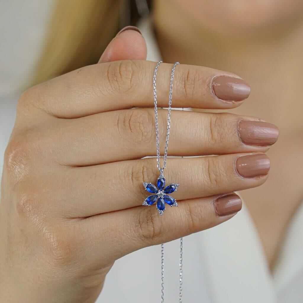 Lacivert Damla Taşlı Lotus Çiçeği Gümüş Kadın Kolye