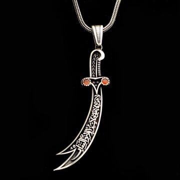 925 Ayar Gümüş Kırmızı Taşlı La Feta İlla Ali La Seyfe İlla Zülfikar Yazılı Gümüş Kolye