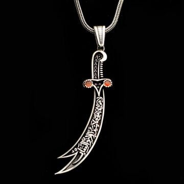 925 Ayar Gümüş Kırmızı Taşlı La Feta İlla Ali La Seyfe İlla Zülfikar Yazılı Gümüş Kolye