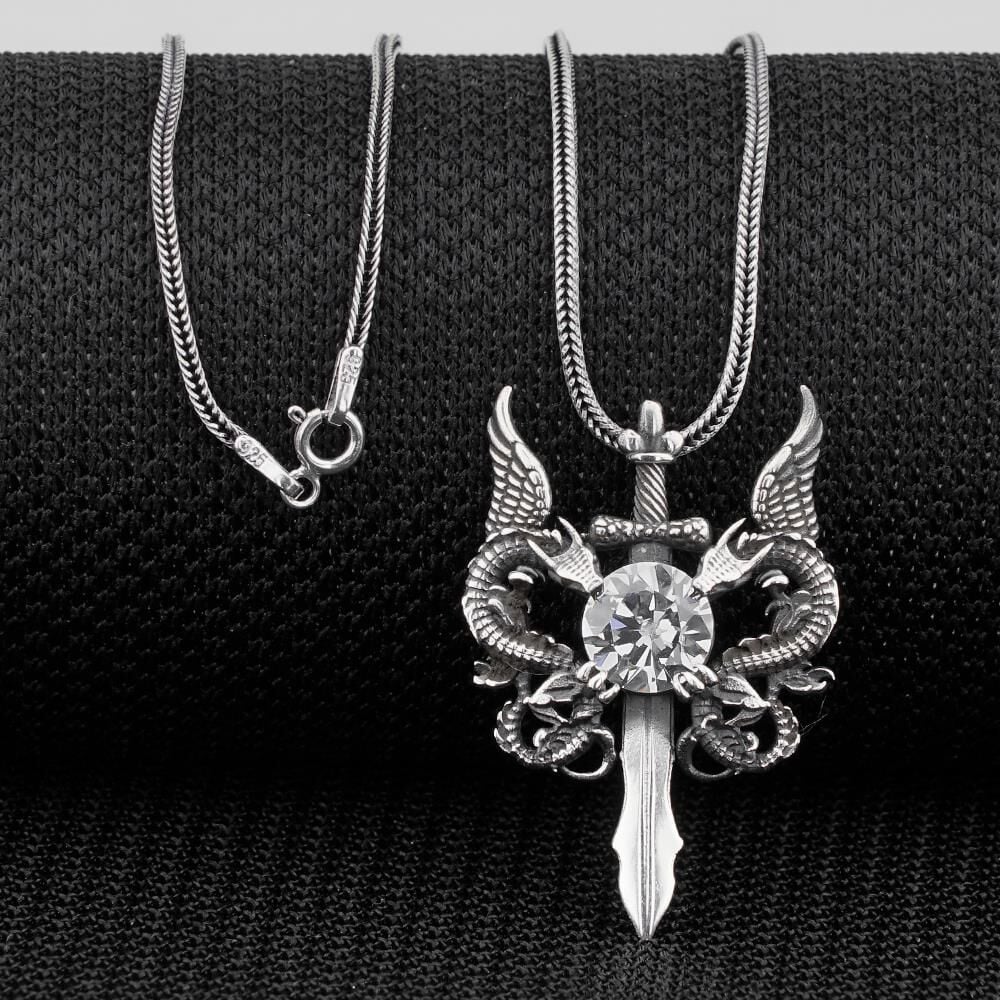 Çift Ejderha Tasarımlı Hançer Detaylı Beyaz Zirkon Taşlı 925 Ayar Gümüş Kolye