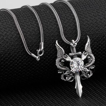 Çift Ejderha Tasarımlı Hançer Detaylı Beyaz Zirkon Taşlı 925 Ayar Gümüş Kolye