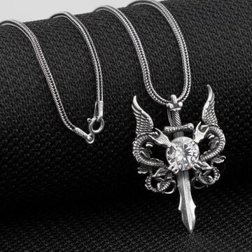 Çift Ejderha Tasarımlı Hançer Detaylı Beyaz Zirkon Taşlı 925 Ayar Gümüş Kolye