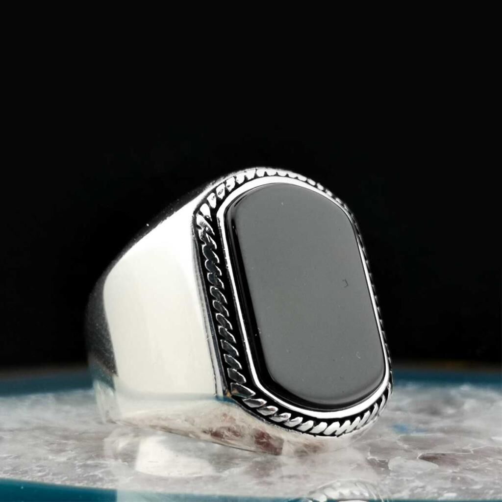 Şık Dikdörtgen Tasarımlı  Siyah Oniks Taşlı Gümüş Yüzük