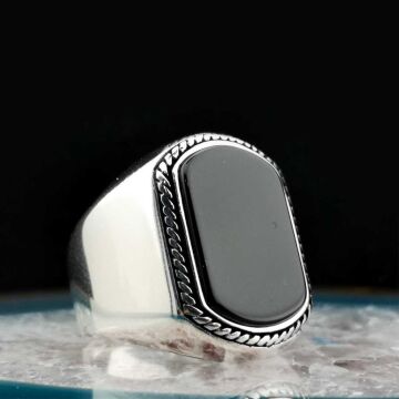 Şık Dikdörtgen Tasarımlı  Siyah Oniks Taşlı Gümüş Yüzük