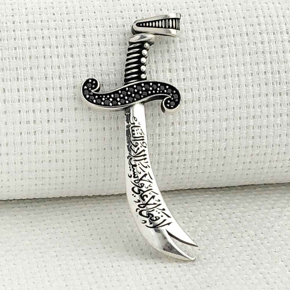 925 Ayar Gümüş La Feta İlla Ali La Seyfe İlla Yazılı Zülfikar Kolye Ucu
