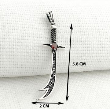 925 Ayar Gümüş Kırmızı Taşlı La Feta İlla Ali La Seyfe İlla Yazılı Zülfikar Kolye Ucu