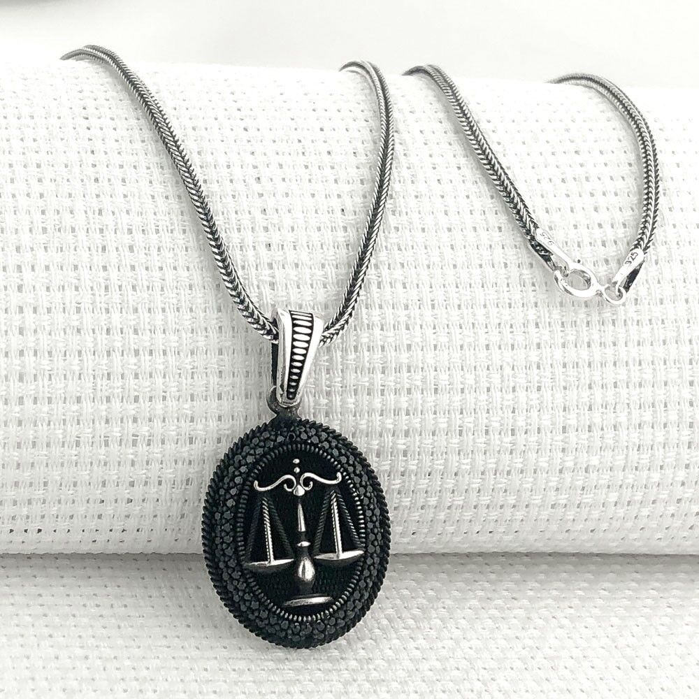 925 Ayar Gümüş Siyah Taşlı Adalet Terazisi Kolye