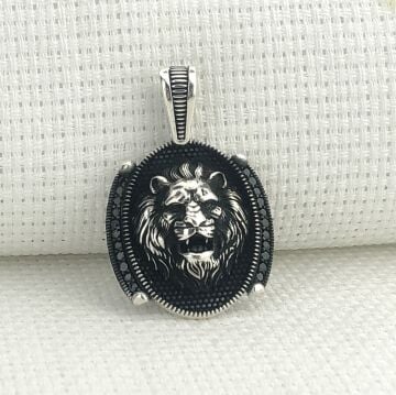 925 Ayar Gümüş Siyah Taşlı Aslan Figürlü Kolye Ucu
