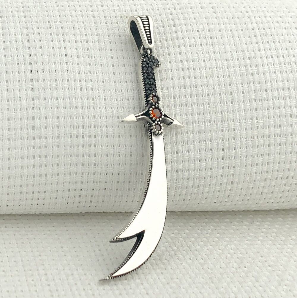 925 Ayar Kırmızı Taşlı Zülfikar Gümüş Kolye Ucu