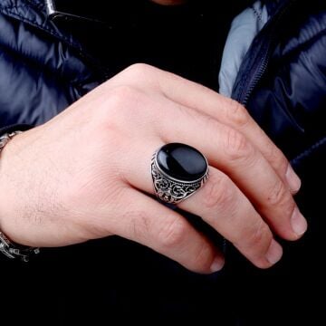 925 Ayar Gümüş Onix Taşlı Desenli Oval Model Erkek Yüzük