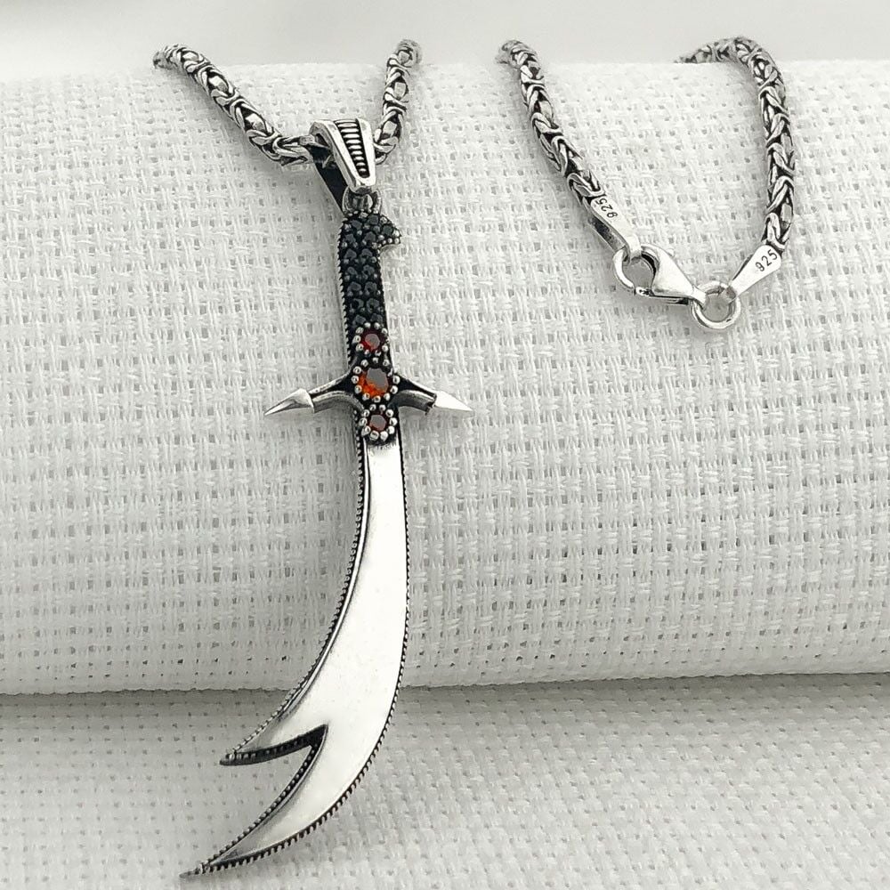 925 Ayar Gümüş Kırmızı Taşlı Zülfikar Kral Zincir Kolye