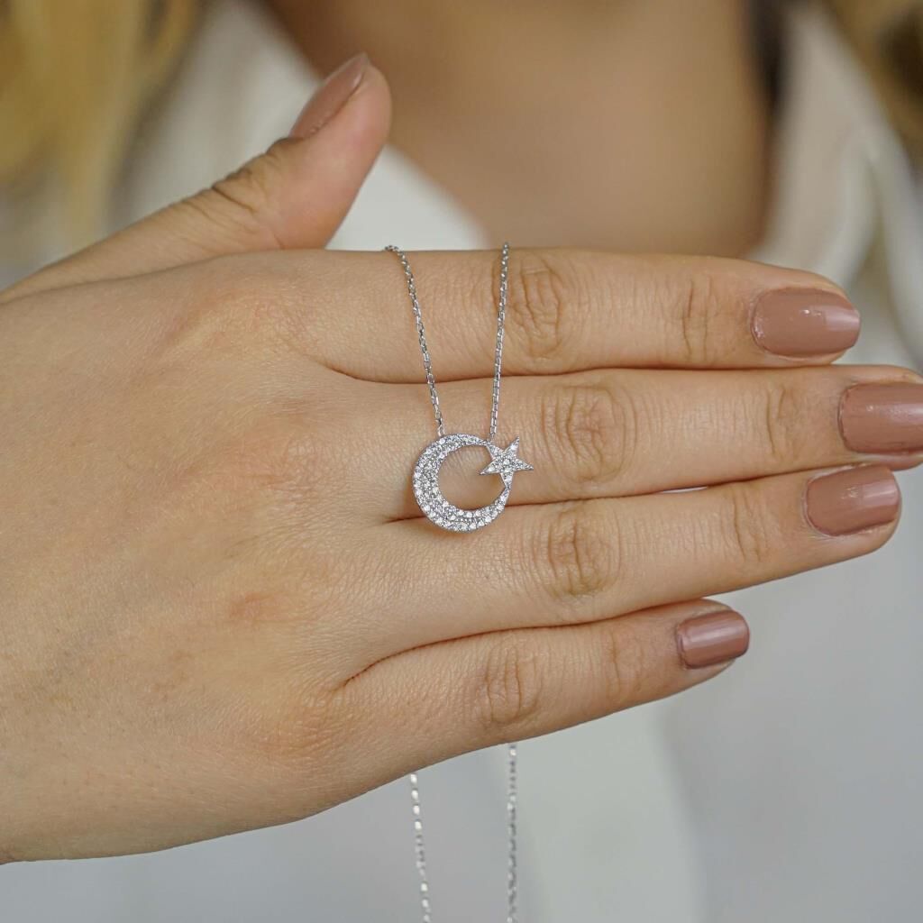 Büyük Boy Ay Yıldız Tasarımlı Beyaz Zirkon Taşlı 925 Ayar Gümüş Kadın Kolye