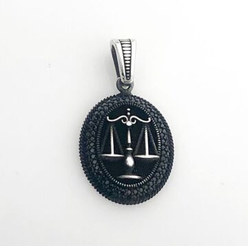 925 Ayar Gümüş Siyah Taşlı Adalet Terazisi Kolye Ucu