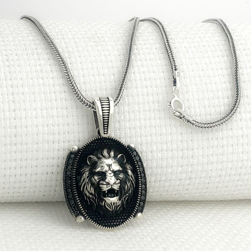 925 Ayar Gümüş Siyah Taşlı Aslan Figürlü Kolye