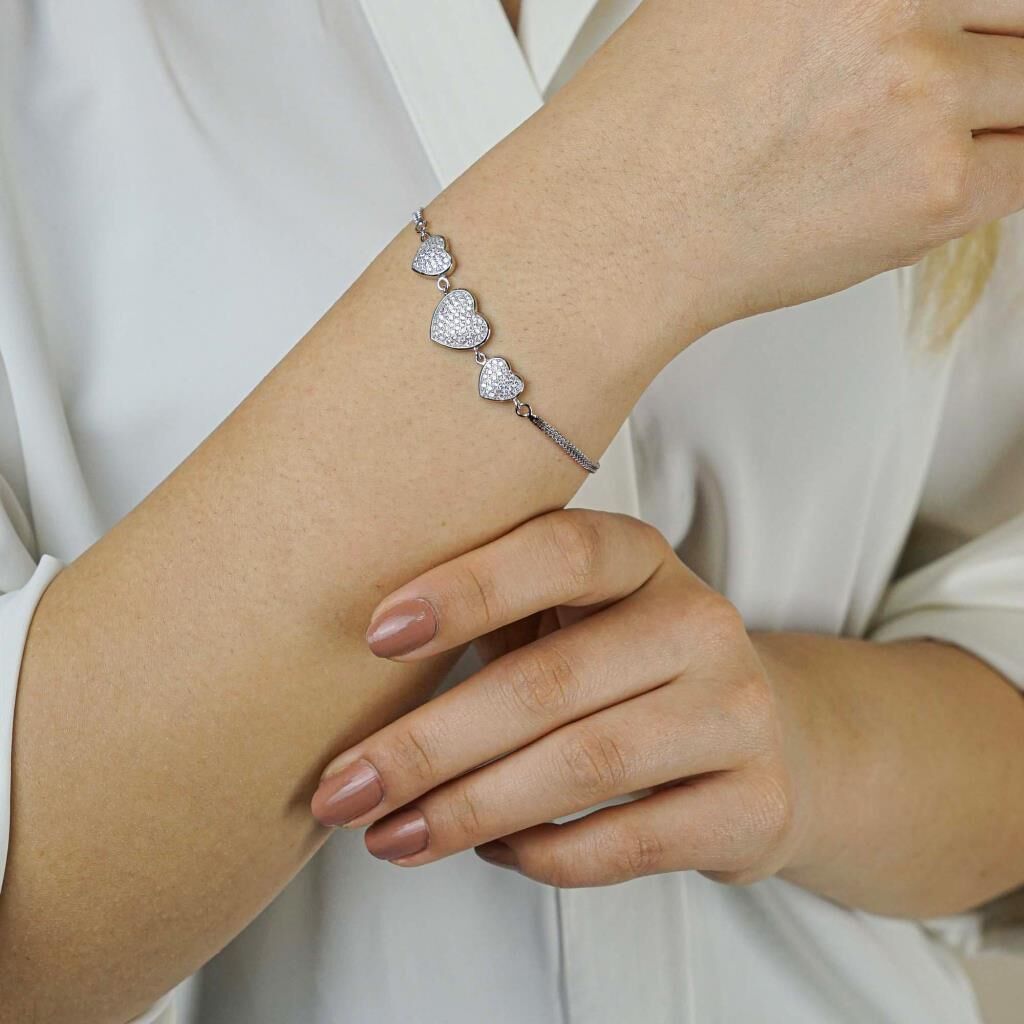 Üç Kalp Tasarımlı Beyaz Zirkon Taşlı 925 Ayar Gümüş Kadın Bileklik
