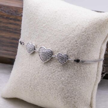 Üç Kalp Tasarımlı Beyaz Zirkon Taşlı 925 Ayar Gümüş Kadın Bileklik