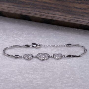 Üç Kalp Tasarımlı Beyaz Zirkon Taşlı 925 Ayar Gümüş Kadın Bileklik