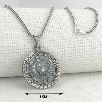 925 Ayar Gümüş Aslan Kabartmalı Kolye