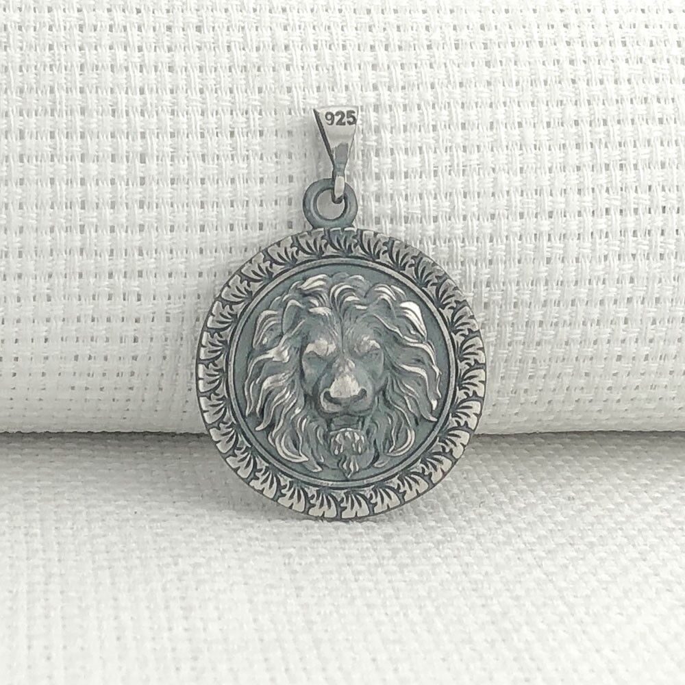 925 Ayar Gümüş Aslan Kabartmalı Kolye Ucu
