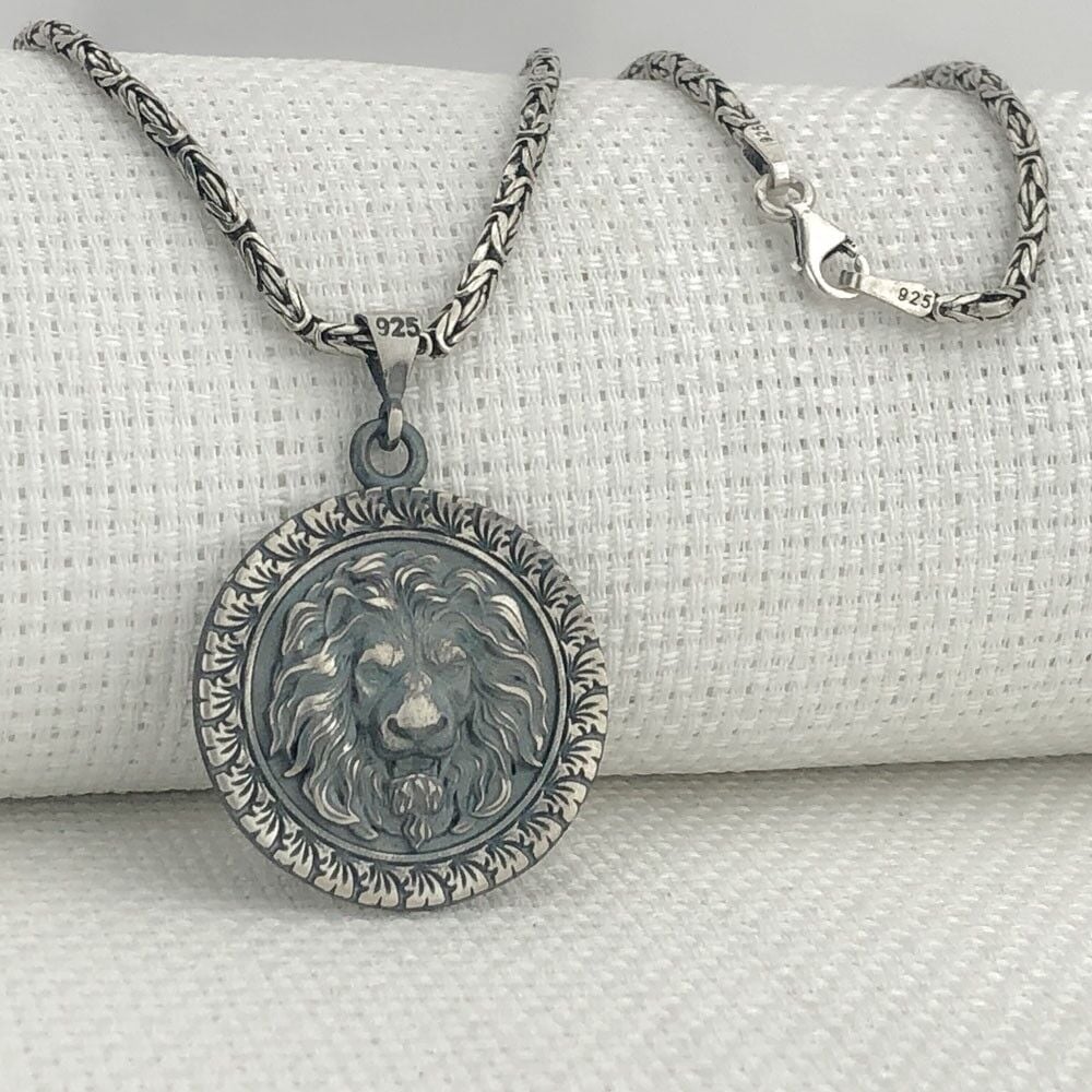 925 Ayar Gümüş Aslan Kabartmalı Kral Zincir Kolye
