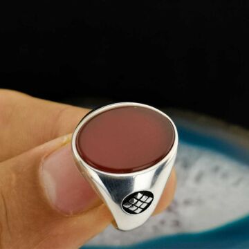 Şık Tasarımlı Oval Kırmızı Akik Taşlı 925 Ayar Gümüş Yüzük