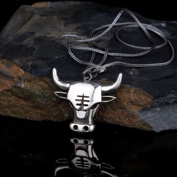 925 Ayar Gümüş Boğa Motifli Madalyon Kolye