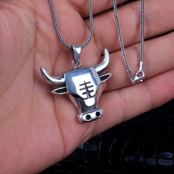 925 Ayar Gümüş Boğa Motifli Madalyon Kolye