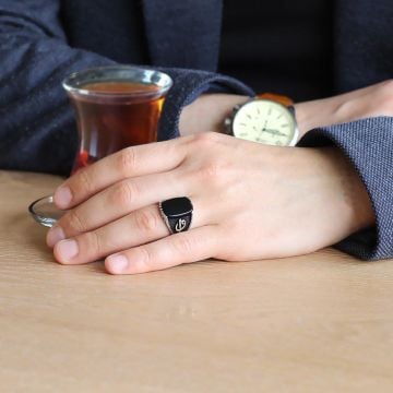 Özel Elif Vav Tasarımlı Siyah Oniks Taşlı 925 Ayar Gümüş Yüzük