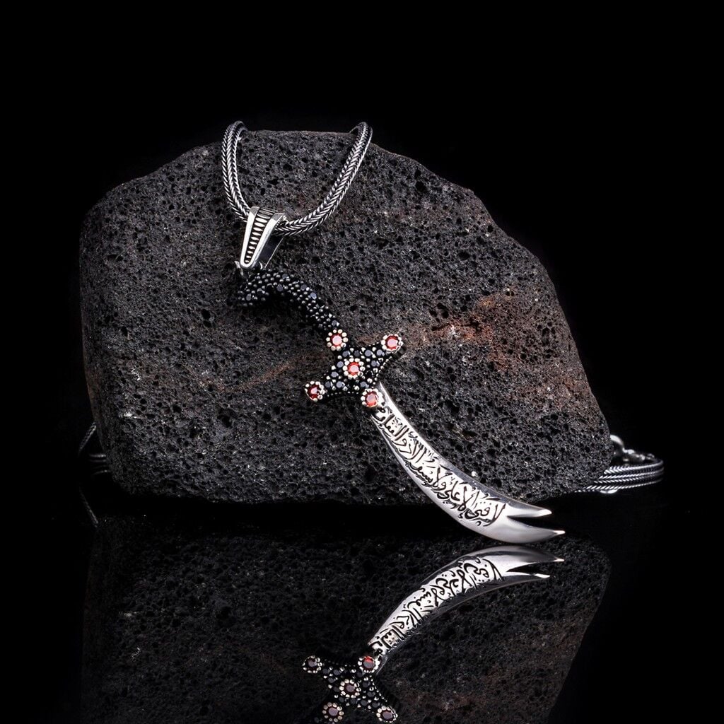 Ali'den Başka Üstün Yiğit  Zülfükar'dan Başka Keskin Kılıç Yoktur Gümüş Kolye