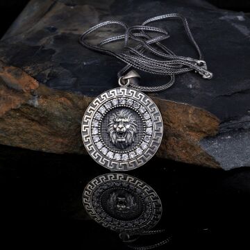 Aslan Motifli Beyaz Zirkon Taşlı 925 Ayar Gümüş Kolye