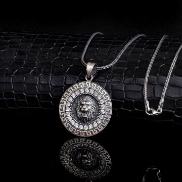 Aslan Motifli Beyaz Zirkon Taşlı 925 Ayar Gümüş Kolye