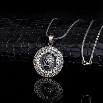 Aslan Motifli Beyaz Zirkon Taşlı 925 Ayar Gümüş Kolye