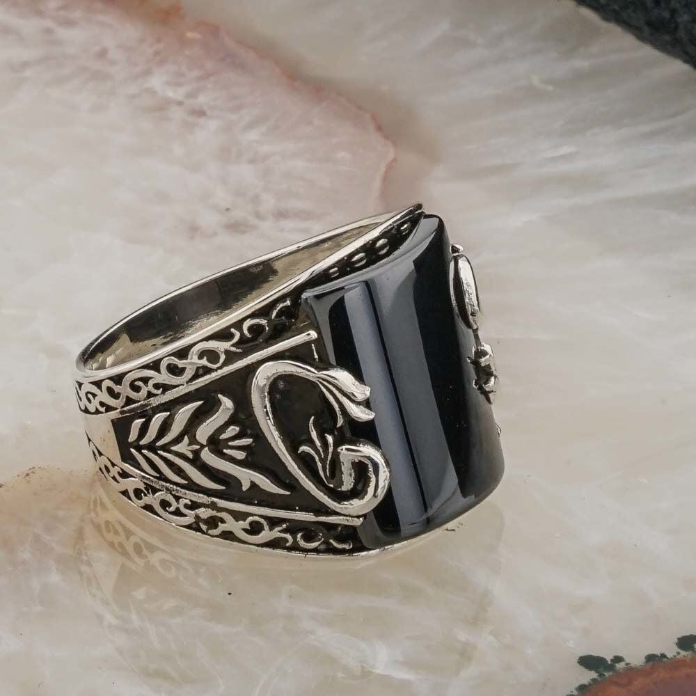 925 Ayar Gümüş Siyah Zirkon  Taşlı Vav Detaylı Erkek  Yüzük