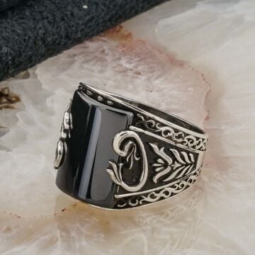 925 Ayar Gümüş Siyah Zirkon  Taşlı Vav Detaylı Erkek  Yüzük