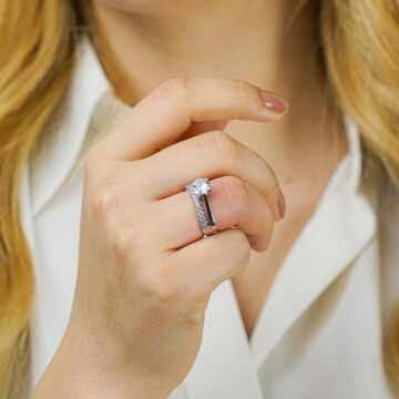 925 Ayar Gümüş Tek Sıra Yarım Tur Tek Taş Model Yüzük