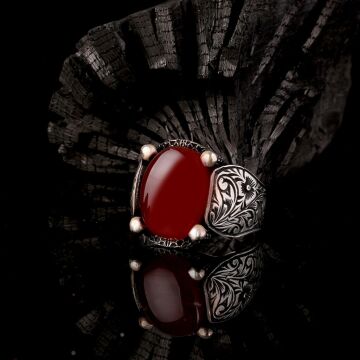 BORDO AKİK TAŞLI KALEM İŞLEME MODEL 925 AYAR GÜMÜŞ ERKEK YÜZÜK