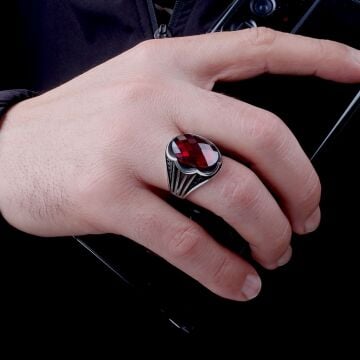 FASET KESİM KIRMIZI ZİRKON TAŞLI 925 AYAR GÜMÜŞ ERKEK YÜZÜK