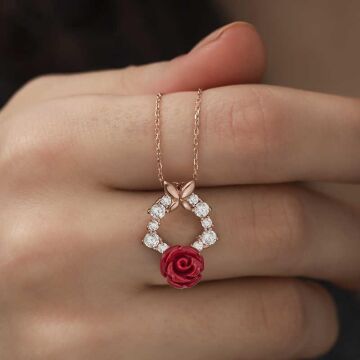 Şık Gül ve Kelebek Tasarımlı 925 Ayar Gümüş Kolye