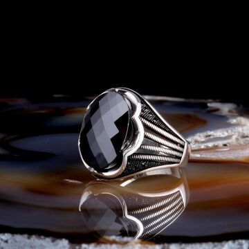 FASET KESİM SİYAH ZİRKON TAŞLI 925 AYAR GÜMÜŞ ERKEK YÜZÜK