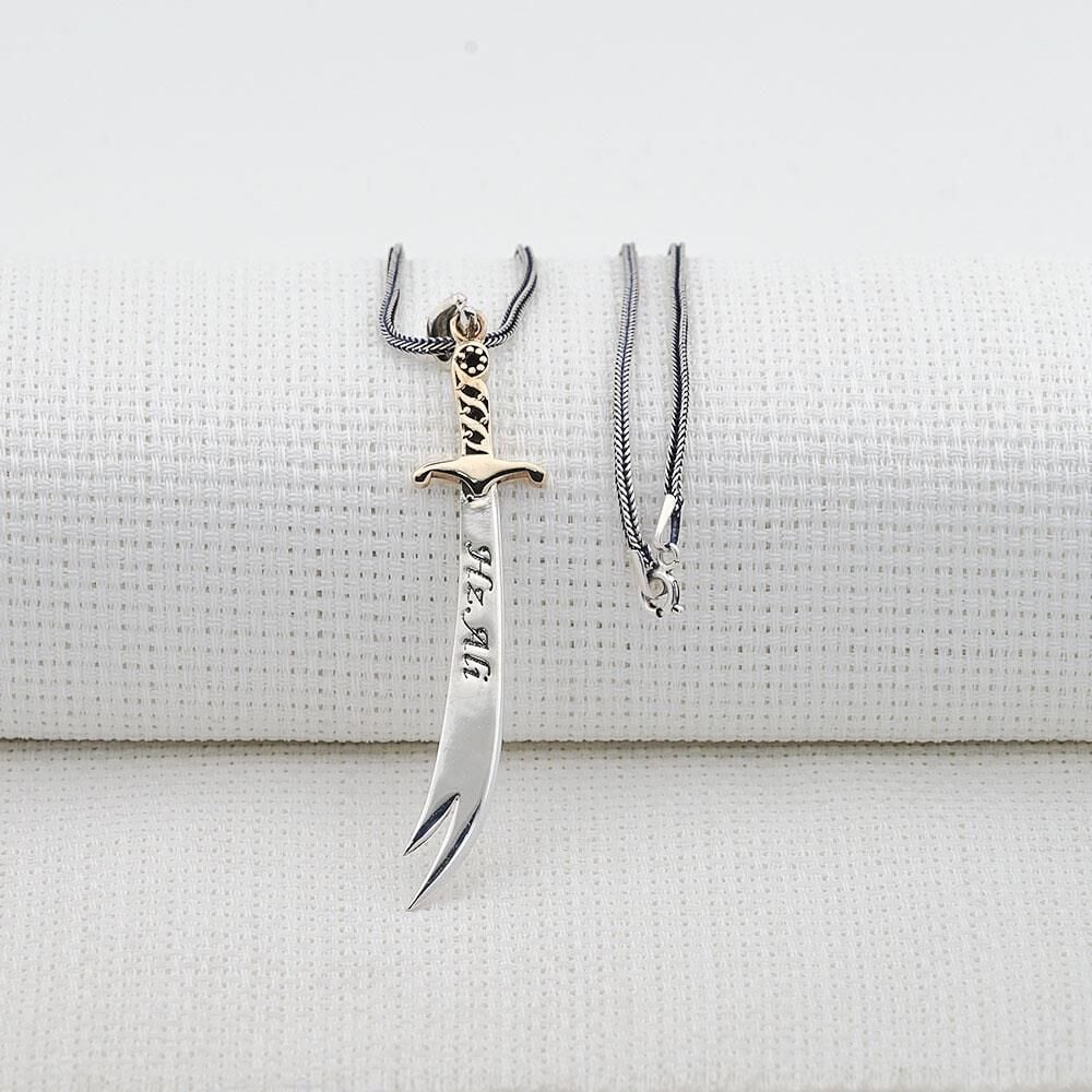 Hz Ali Yazılı Zülfikar Kılıç Tasarımlı Kalın Zincili 925 Ayar Gümüş Kolye